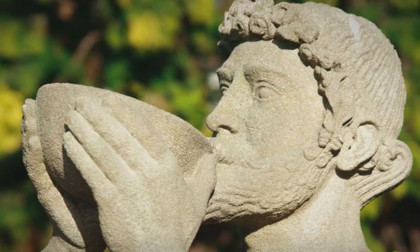 Roman statue drinking from bowl
